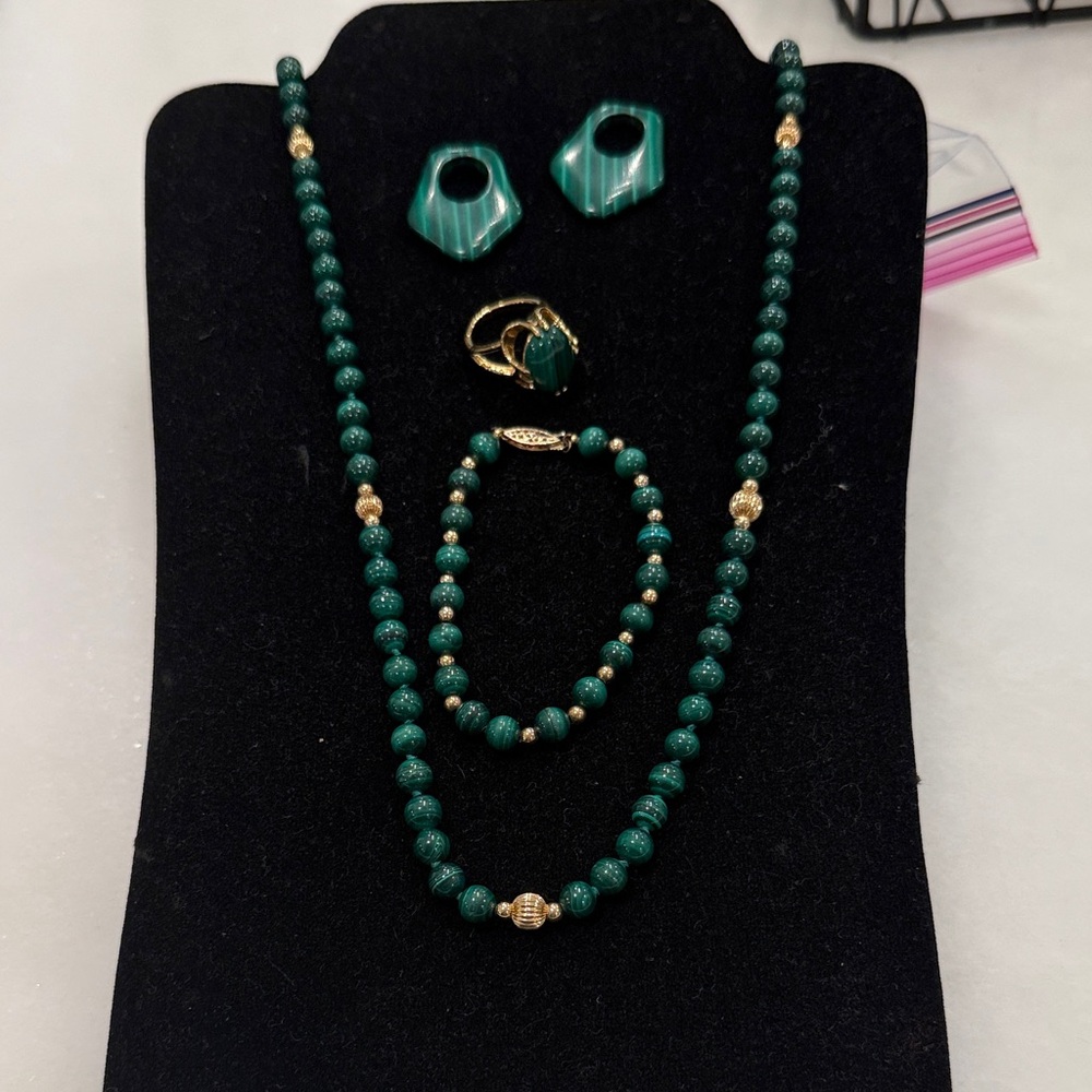 Elegant Green Beaded Jewelry Set